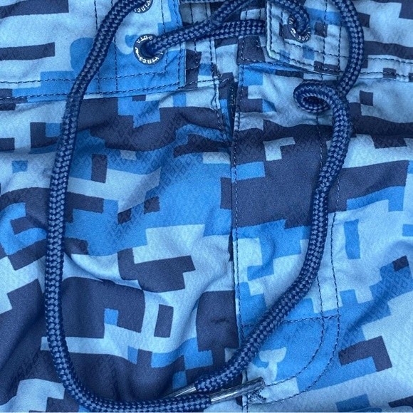 Vineyard Vines Men’s Digi Camo Whale Board Shorts Blue Size 30 - Picture 2 of 10